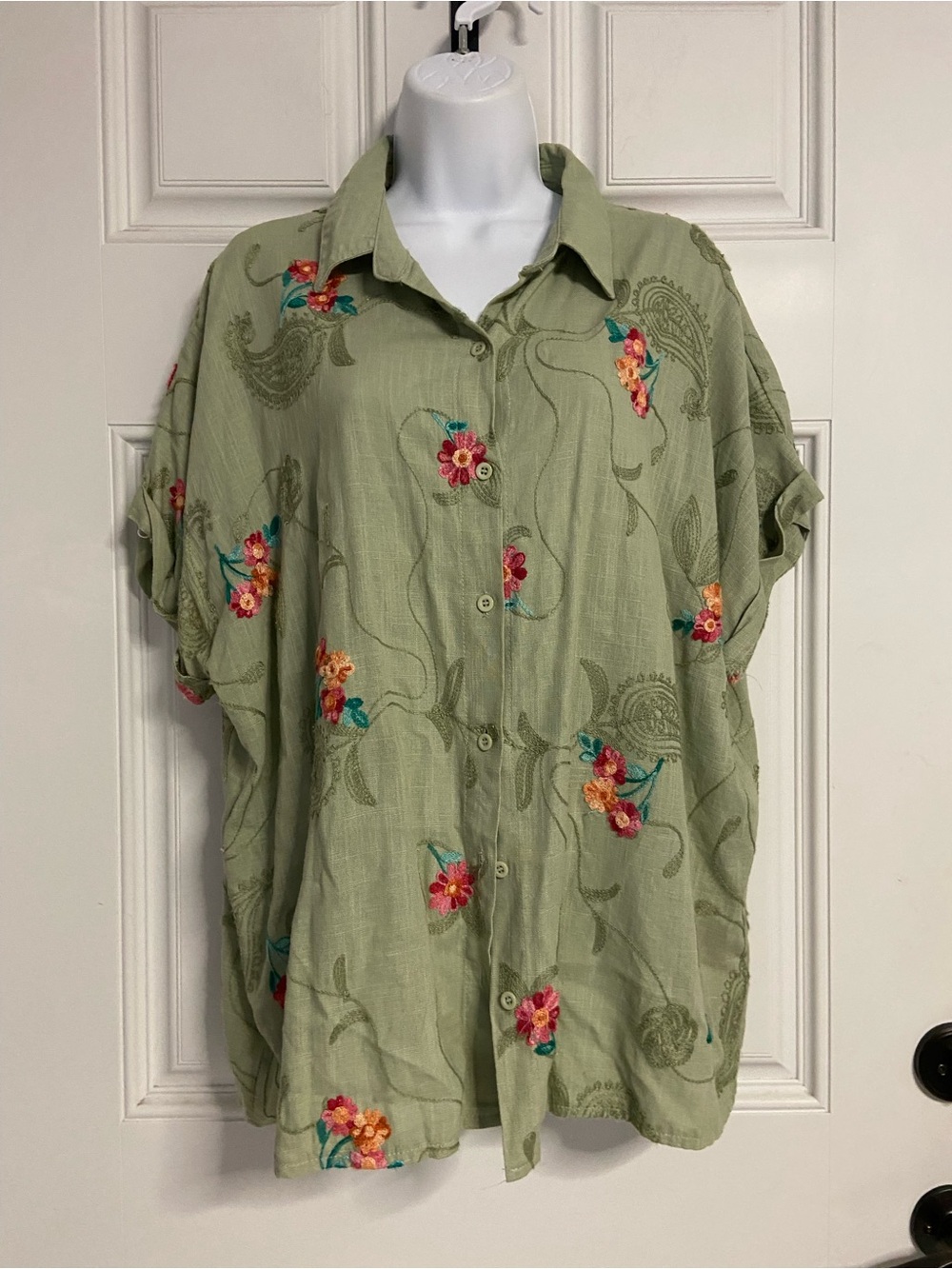 T43a-KINDRED Sage Green Paisley-Floral Embroidered Dolman Top *PLUS SIZE